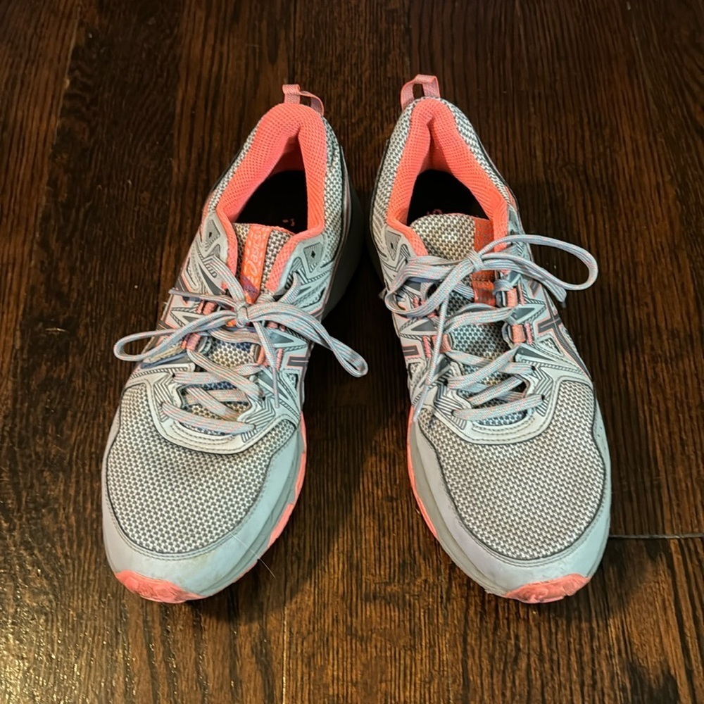 ASICS Women Gel Venture 8 size 9